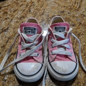 Toddler pink converse
